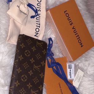 Louis Vuitton zippy wallet 🌸